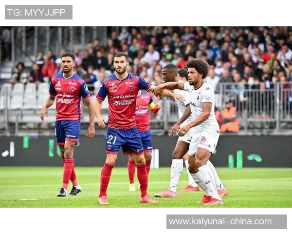 曼联迎战斯图加特期待重返巅峰展现强大实力与团队默契